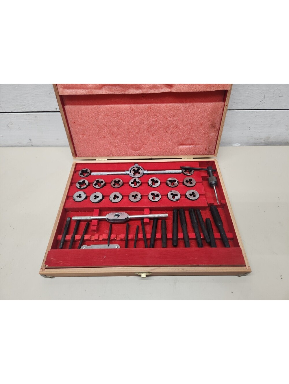 Vtg AMERICAN TAP & DIE AMT Set with Wooden Case ~ Comes with Items in Pictures